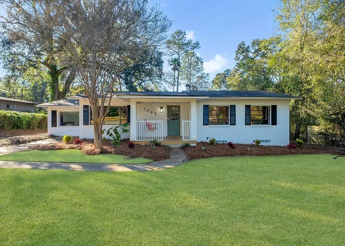 Spacious 4bd - With Backyard & Games Сasa de vacaciones *
