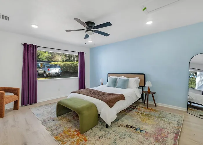 Spacious 4bd - With Backyard & Games