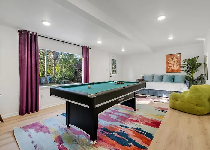 Сasa de vacaciones Spacious 4bd - With Backyard & Games