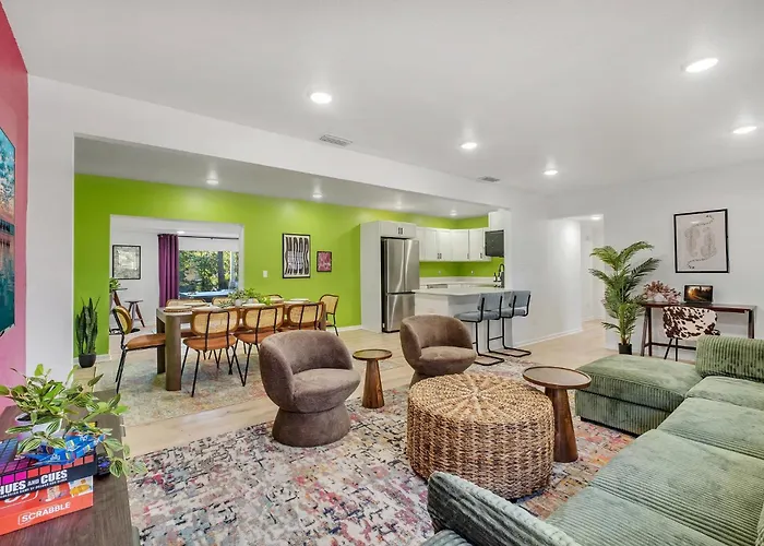 Сasa de vacaciones Spacious 4bd - With Backyard & Games *