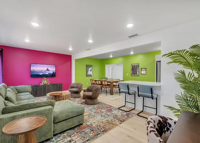 Spacious 4bd - With Backyard & Games