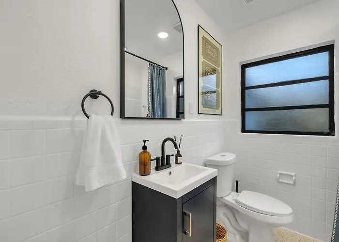 Сasa de vacaciones Spacious 4bd - With Backyard & Games