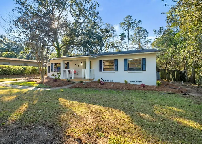 Сasa de vacaciones Spacious 4bd - With Backyard & Games *